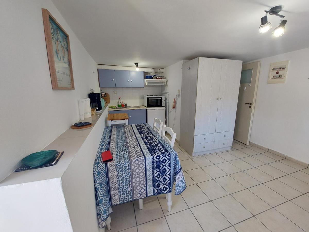 Artemis Ermoupoli Centre Appartement pour petit budget Backpackers Extérieur photo
